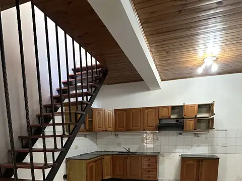 Depto Tipo Casa en Alquiler en Banfield, $ 600.000