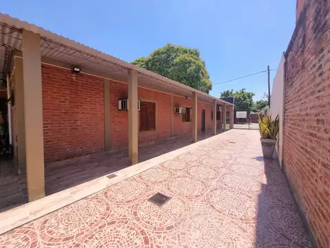 Casa, gran patio y depósito para destinos múltiples!