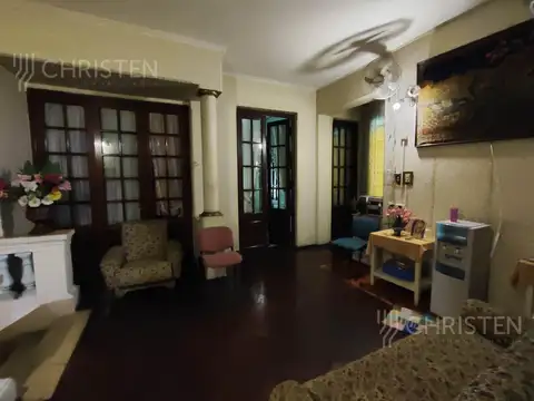 Casa en venta. Ideal para emprendimiento inmobiliario y/o de salud.