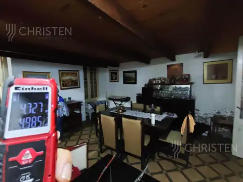 Casa 15 ambientes con 4 baños