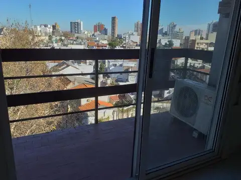 VENTA DE DEPTO. 2 AMB. CON BALCÓN, COCHERA Y BAULERA