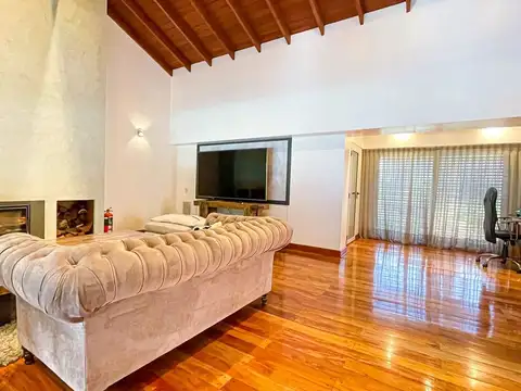 Casa 6 ambientes con 4 baños