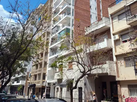 Departamento 2 dormitorios impecable, doble balcon,  cochera en B Martin