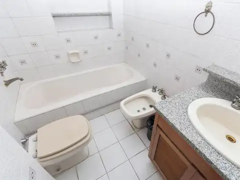 Oficina en Venta con 7 cocheras