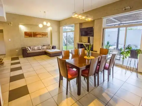 Casa en Venta en Poeta Lugones, USD 270.000