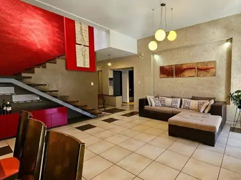 VENTA CASA 4 DORM NUEVO POETA LUGONES