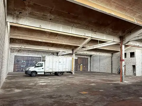 Depósito de 698 m2 cubiertos en Florida