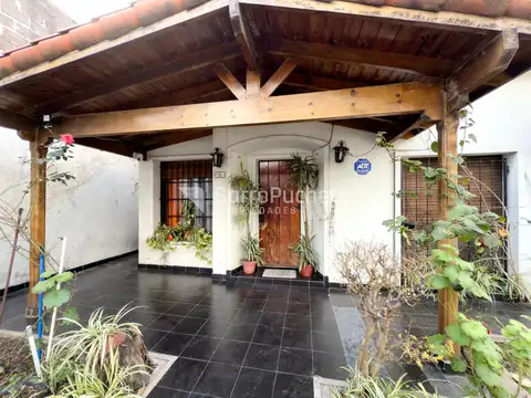 Venta casa 4 ambientes con patio, quincho y piscina en Haedo