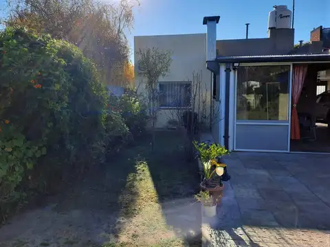 Casa en venta en Jeppener. Brandsen