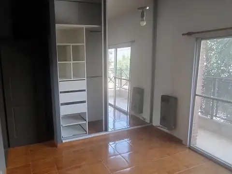 Depto Tipo Casa en Alquiler de 4 ambientes