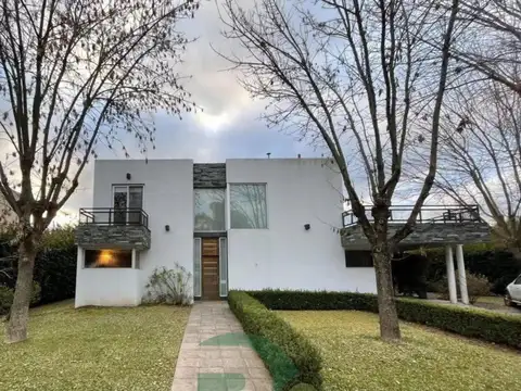 Venta Casa 6 Amb.Pileta.Quincho.B Cerrado Santa Ana.Moreno