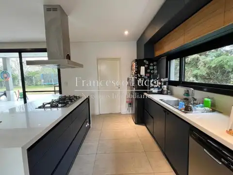 Casa en Venta en Santa Ana, USD 325.000