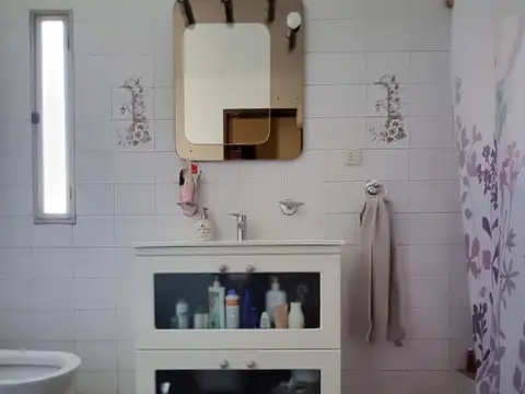 Casa 6 ambientes con 2 baños