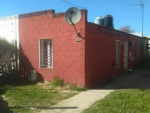 Casa en venta - 2 Dormitorios 1 Baño - 411mts2 - Presidente Perón