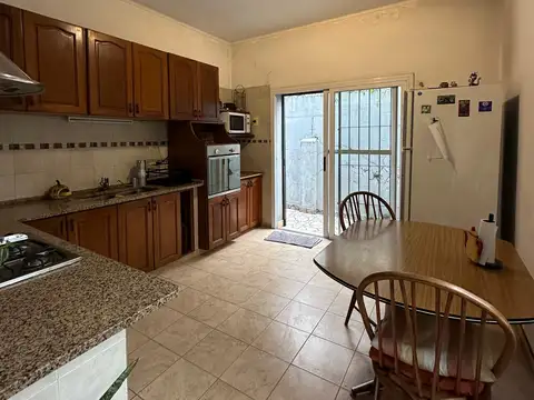 Casa 4 ambientes con 1 baño