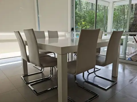 Casa 4 ambientes con 4 baños