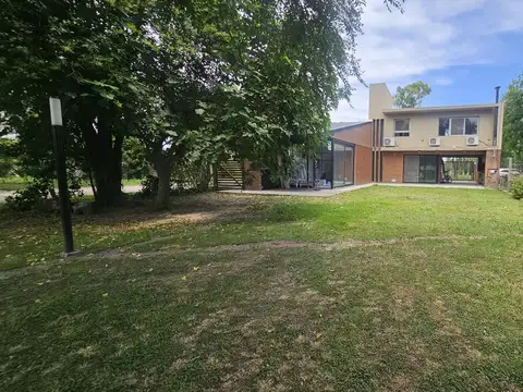 Casa con amplio terreno