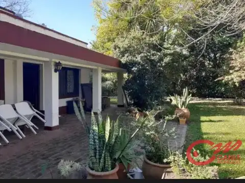 Casa 6 ambientes con 2 baños