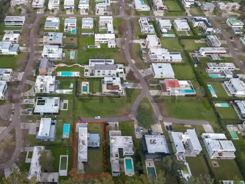 Casa en Venta con 4 cocheras