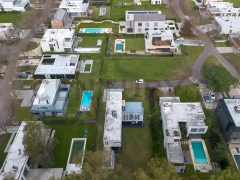 Casa 7 ambientes con 4 baños