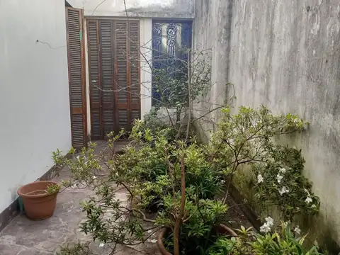 Depto Tipo Casa en Venta 42 años