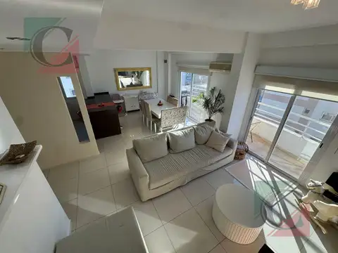 Dúplex 3 ambientes con 2 cocheras, quincho, parrilla y jacuzzi