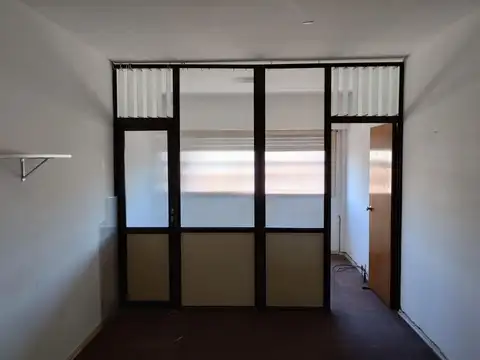 San Martin. Depto. monoambiente 2ª piso por escalera