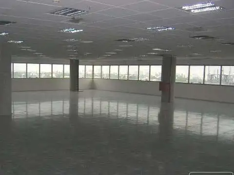 Oficina en Alquiler con 8 cocheras