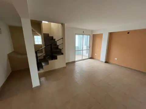 Depto Tipo Casa en Venta de 3 dormitorios