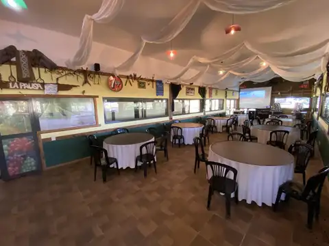 Casa 10 ambientes con 4 baños