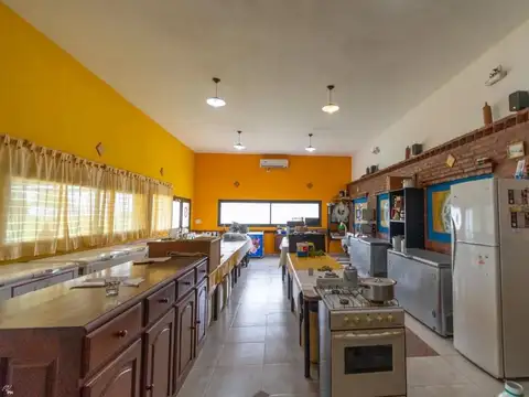 Casa en Venta con 50 cocheras