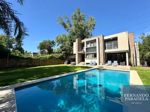 Casa en venta de 4 dormitorios c/ cochera en Parque Leloir