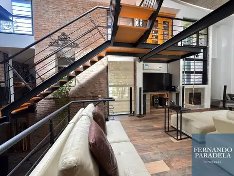 Casa en Venta con 3 cocheras