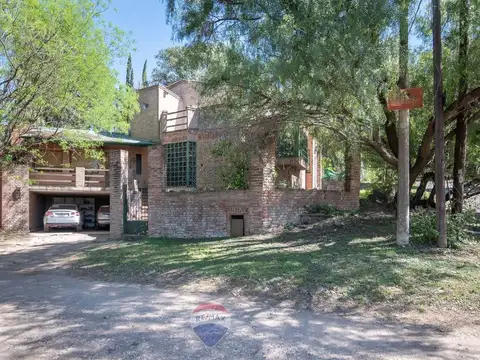 VENTA CASA 4 DORM CON PILETA VILLA ALLENDE CORDOBA