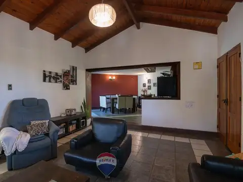 Casa en Venta con 2 cocheras