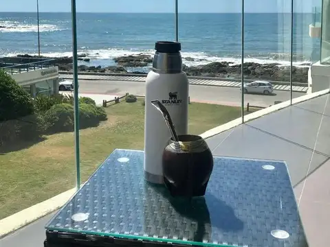 Rambla General José Artigas e/ La Galerna y Comodoro Gorlero