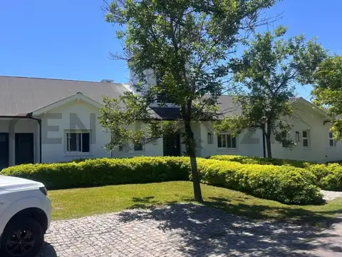 Coronel escalada 1200, Piso 0