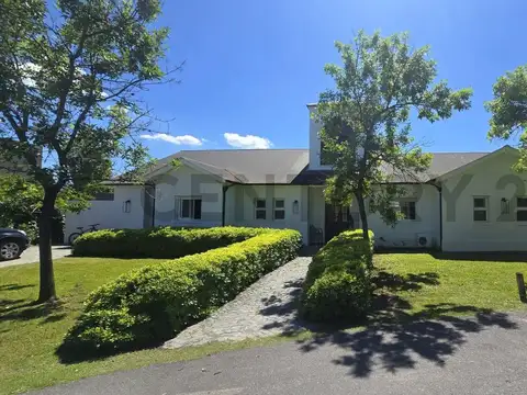 Casa 7 ambientes con 3 baños