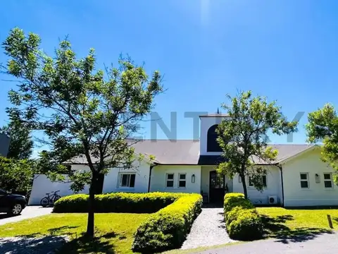 Alquiler temporal de casa 7 ambientes en Barrio Laguna del Sol - Tigre