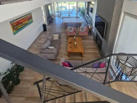 Casa 4 ambientes con 5 baños