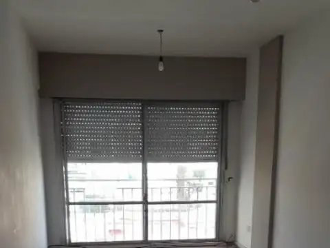 Depto. 3 Amb. c/balcón francés al frente Alsina 178 Quilmes