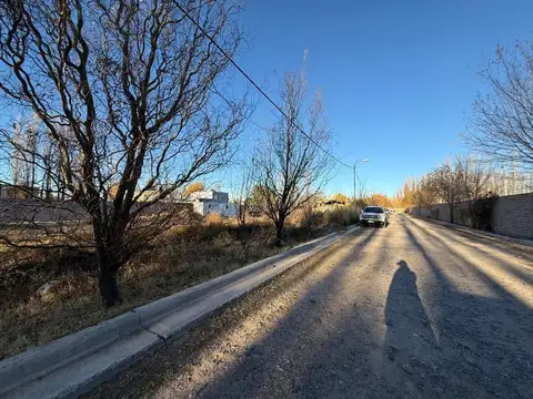 VENTA LOTE EN BARRIO CERRADO, PLOTTIER