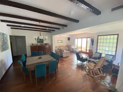 Casa 5 ambientes con 3 baños