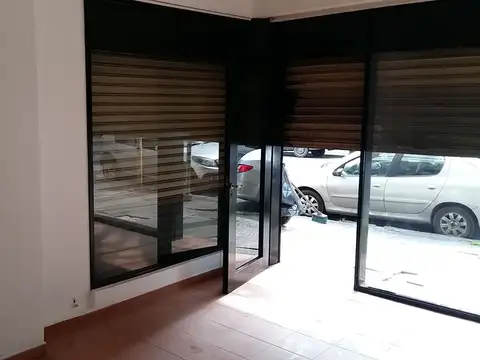 Local en Venta Via Púb.