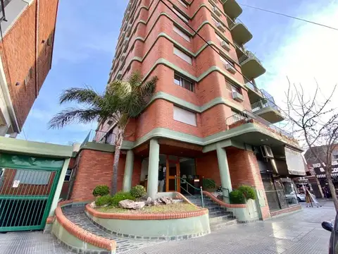 Departamento 6 ambientes en venta en Castelar