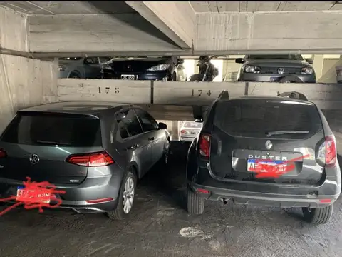 Cocheras en Venta en Ecuador y Charcas