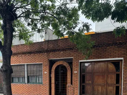 CASA 5 AMB  CON COCHERA Y FONDO