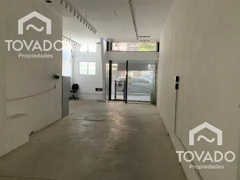 Excelente local comercial en Chacarita!