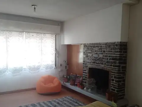 Casa 7 ambientes con 2 baños