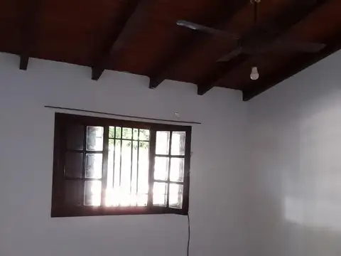 Casa en Alquiler con 3 cocheras